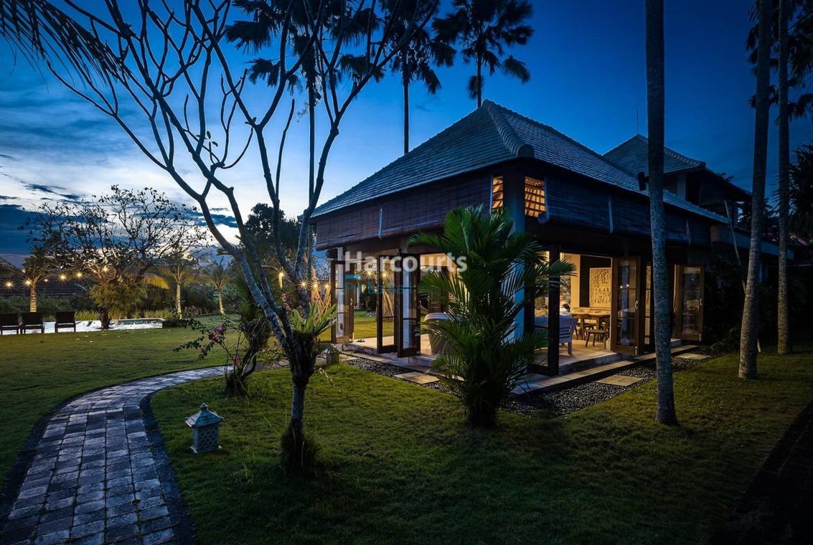 Pererenan Bali Villa Freehold - 5-Bedroom Contemporary Beauty