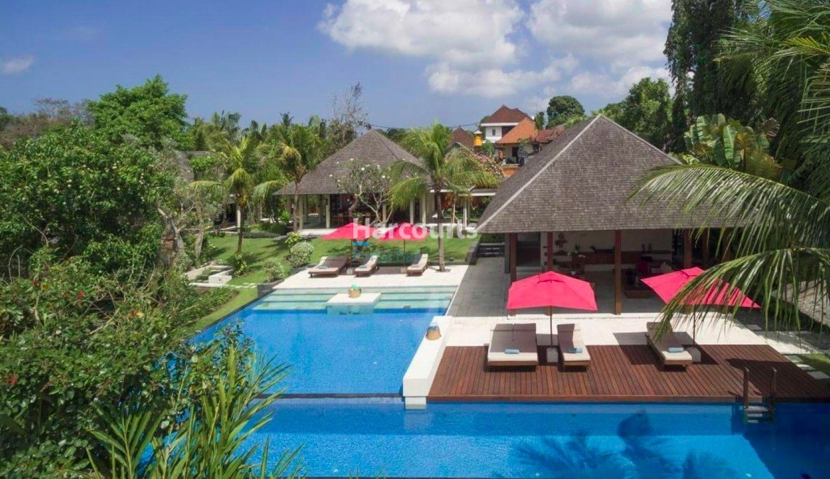 Spacious 4 Bedroom Luxury Villa for Sale in Pererenan, Bali