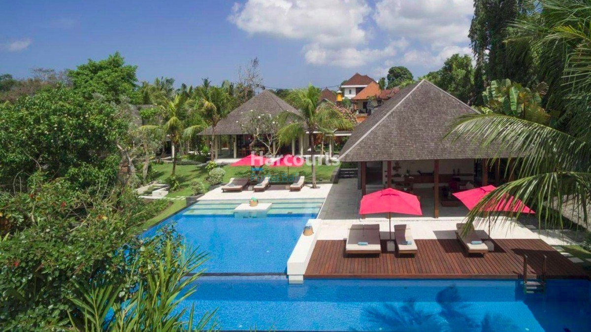 Spacious 4 Bedroom Luxury Villa for Sale in Pererenan, Bali