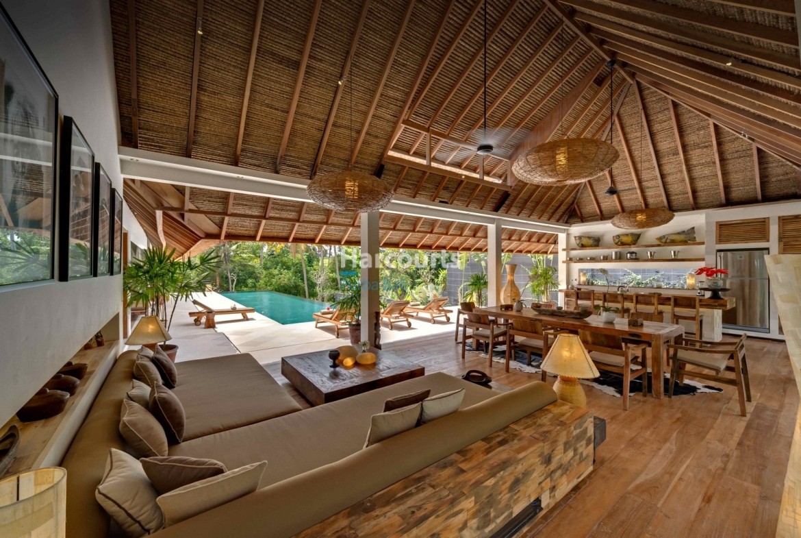 Spacious & Majestic Luxury Villa for Sale in Bali