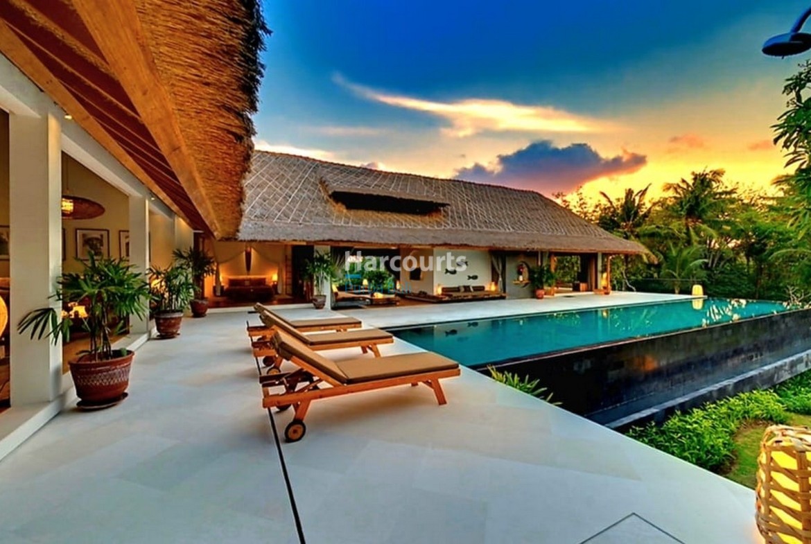 Spacious & Majestic Luxury Villa for Sale in Bali