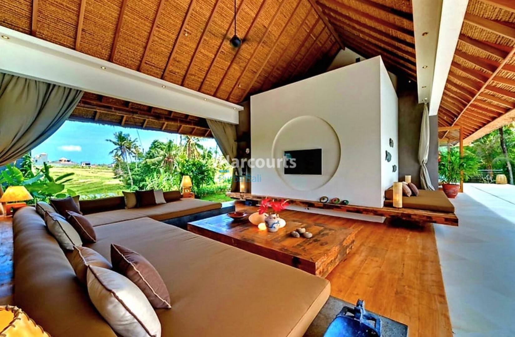 Spacious & Majestic Luxury Villa for Sale in Bali