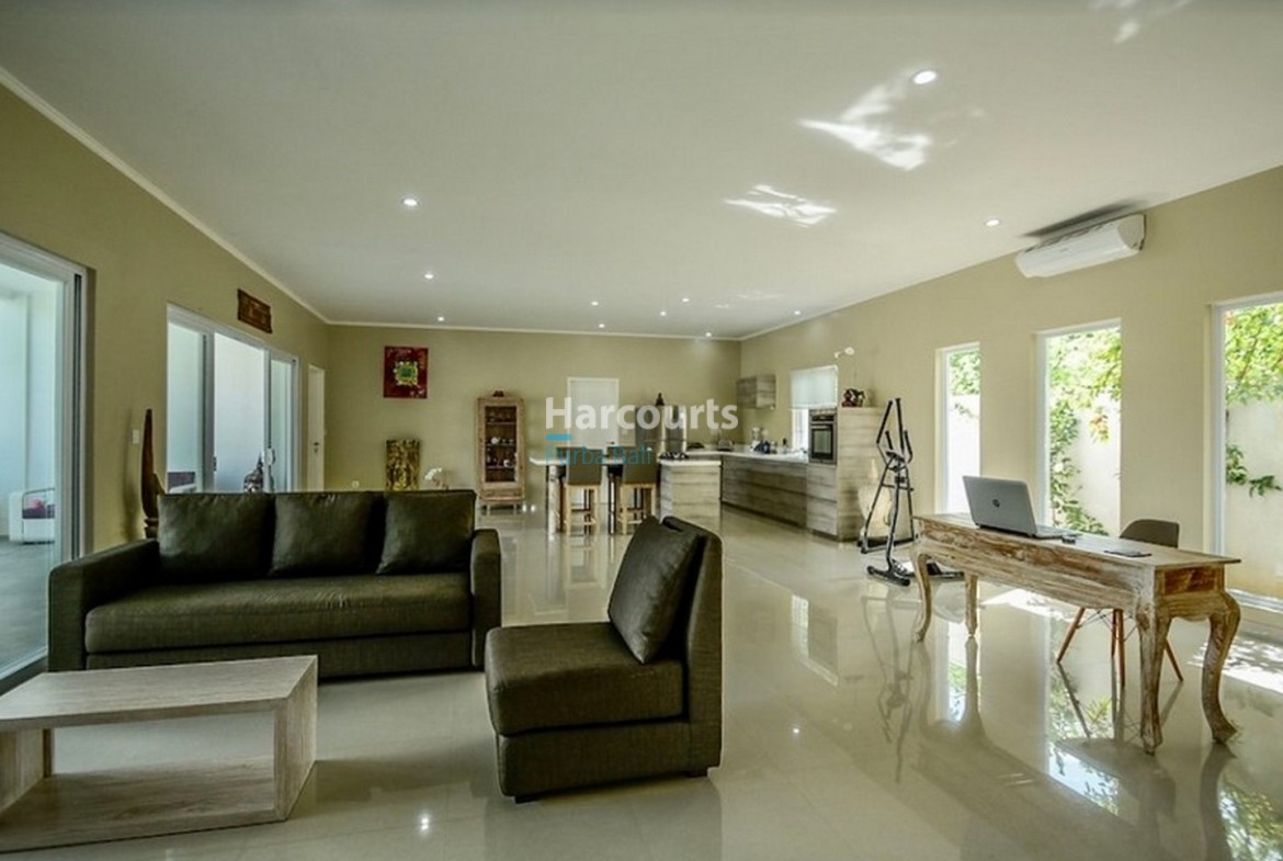 Bukit, Bali, Lovely Ungasan Villa Conveniently Located