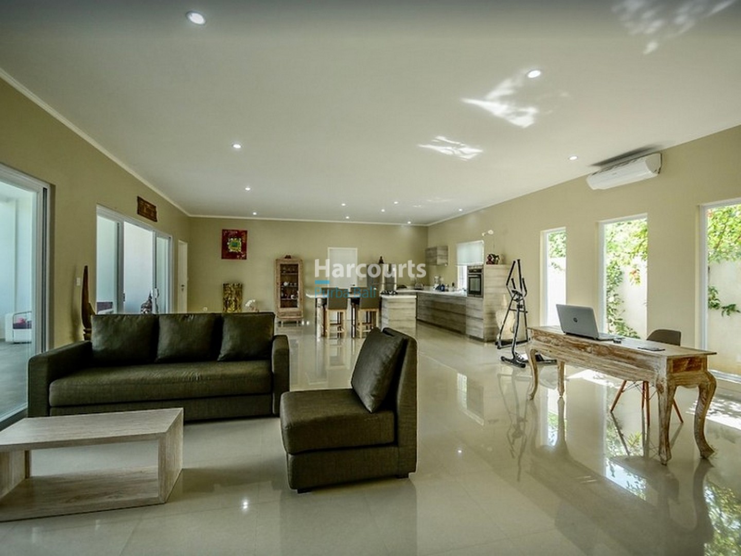 Bukit, Bali, Lovely Ungasan Villa Conveniently Located