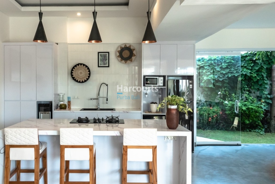 Spacious 4-Bedroom Villa with Rooftop Terrace – Kayu Tulang