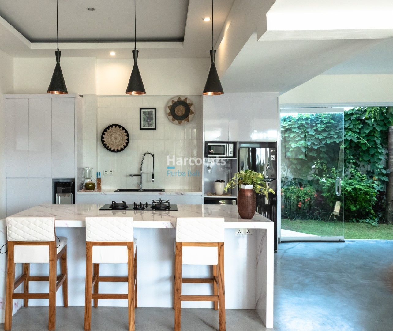 Spacious 4-Bedroom Villa with Rooftop Terrace – Kayu Tulang
