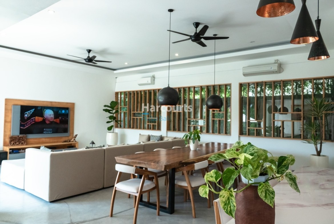 Spacious 4-Bedroom Villa with Rooftop Terrace – Kayu Tulang