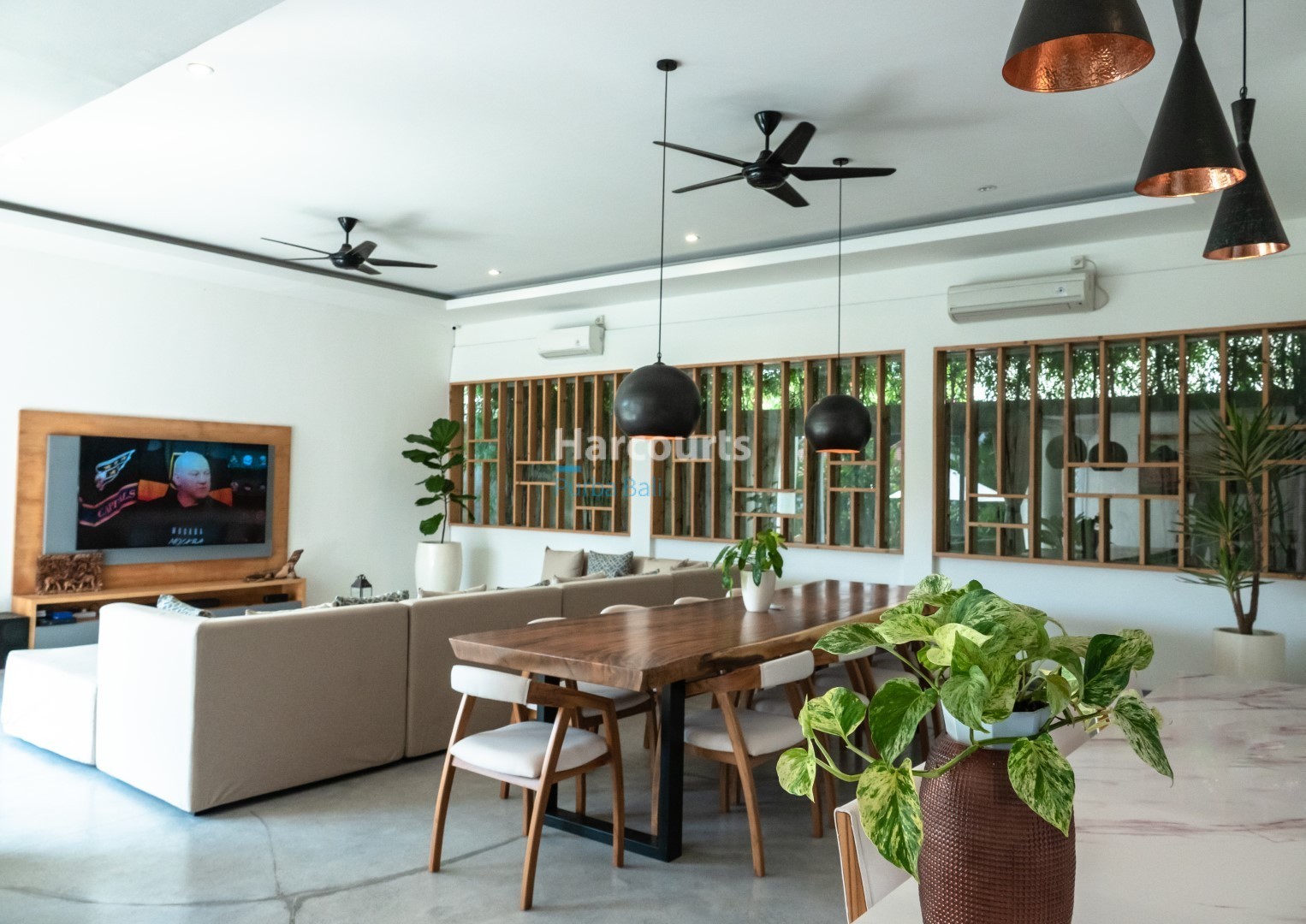 Spacious 4-Bedroom Villa with Rooftop Terrace – Kayu Tulang