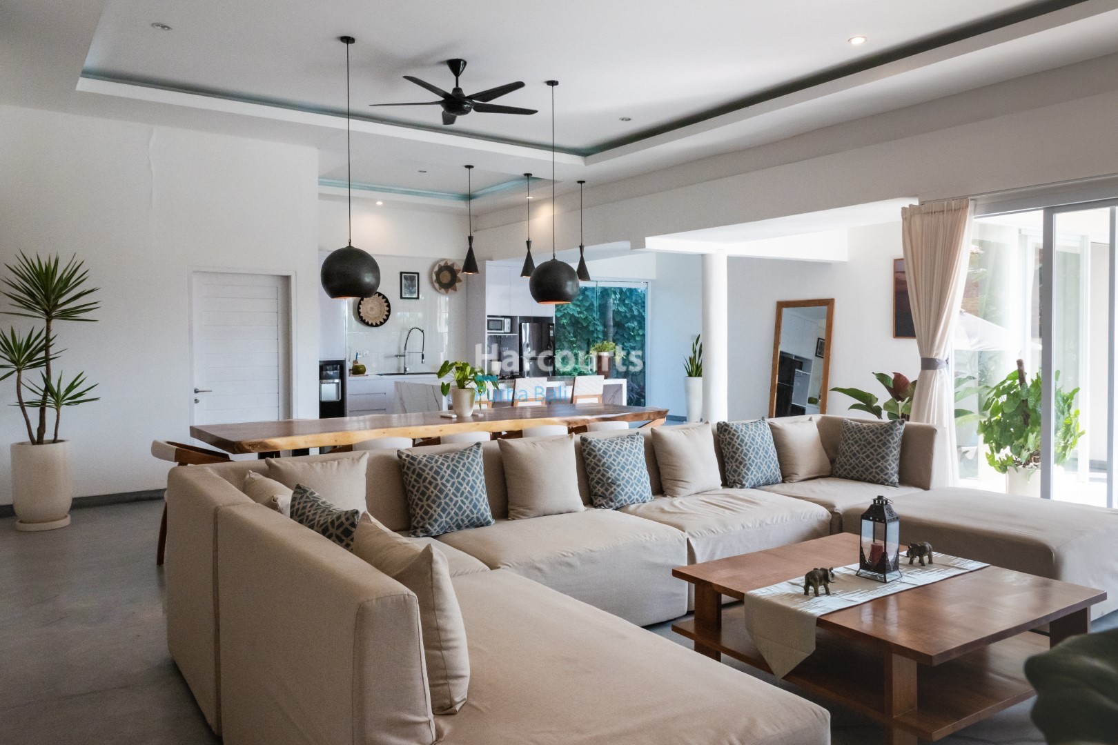 Spacious 4-Bedroom Villa with Rooftop Terrace – Kayu Tulang