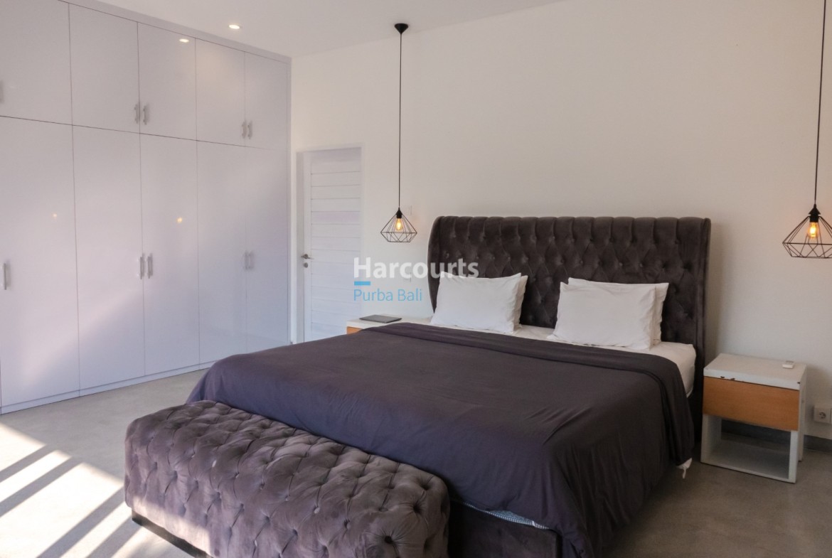 Spacious 4-Bedroom Villa with Rooftop Terrace – Kayu Tulang