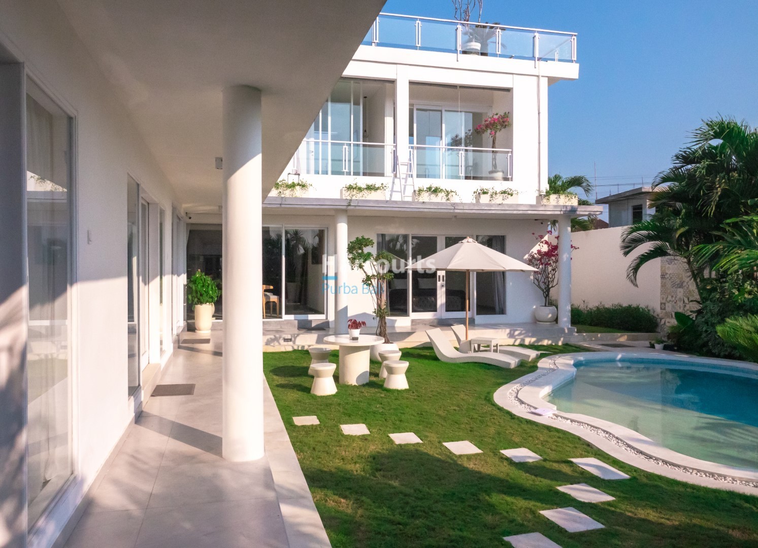 Spacious 4-Bedroom Villa with Rooftop Terrace – Kayu Tulang