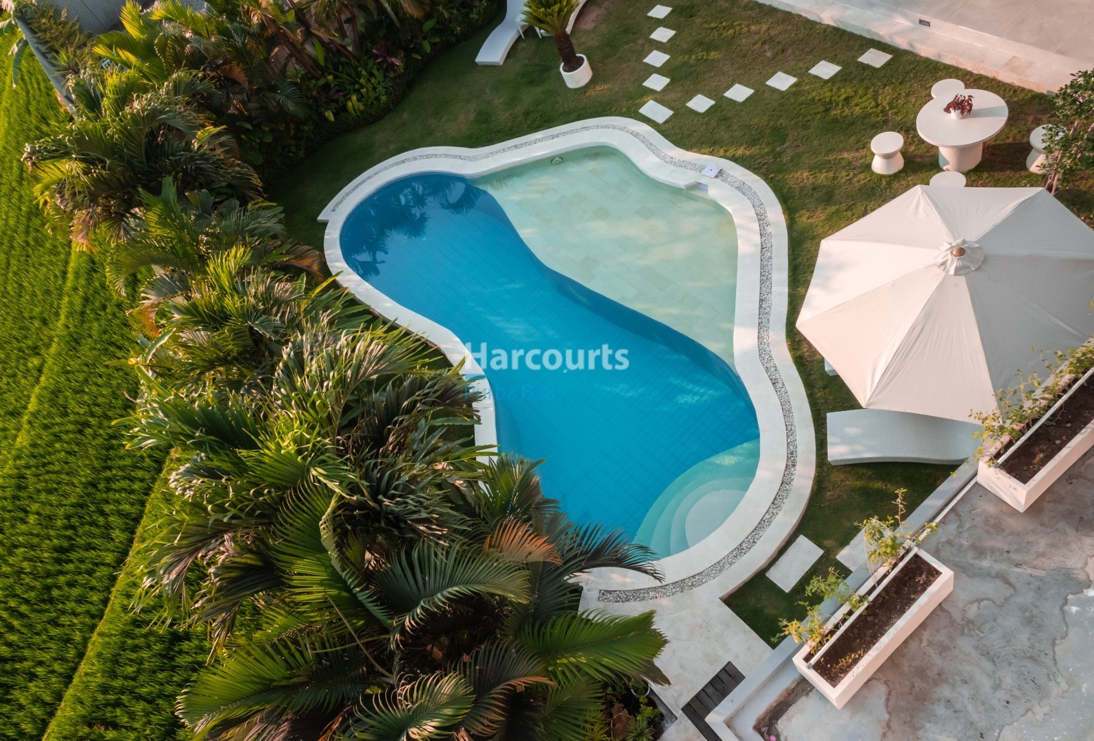 Spacious 4-Bedroom Villa with Rooftop Terrace – Kayu Tulang