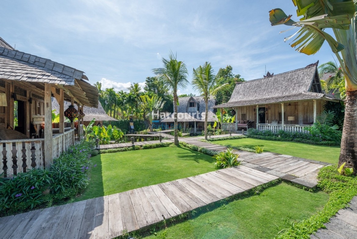 Magnificent 5-Bedroom Joglo Estate - Berawa Luxury Leasehold Villa Bali