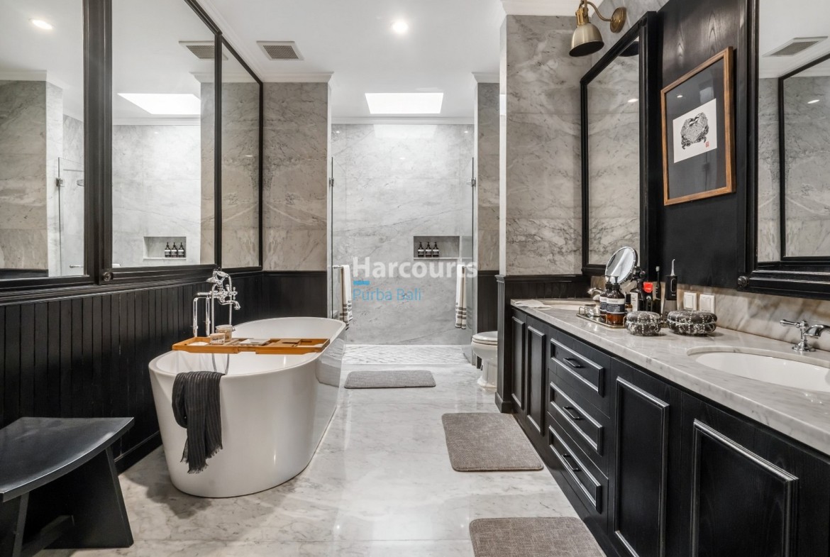 Luxury Modern Colonial Villa With Panoramic Views – Tumbak Bayuh