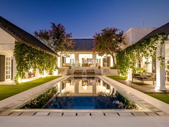 Luxury Modern Colonial Villa With Panoramic Views – Tumbak Bayuh