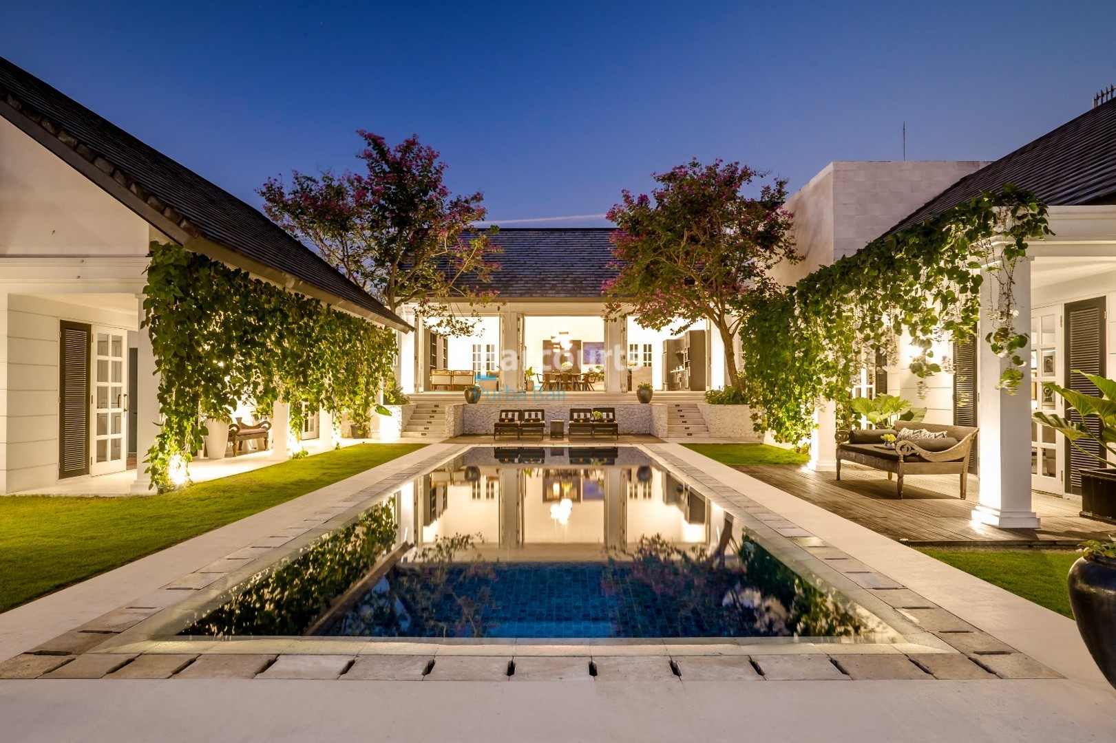 Luxury Modern Colonial Villa With Panoramic Views – Tumbak Bayuh