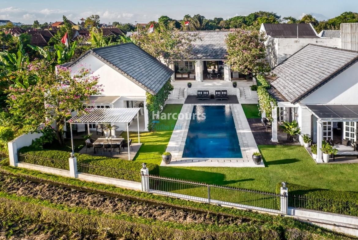 Luxury Modern Colonial Villa With Panoramic Views – Tumbak Bayuh