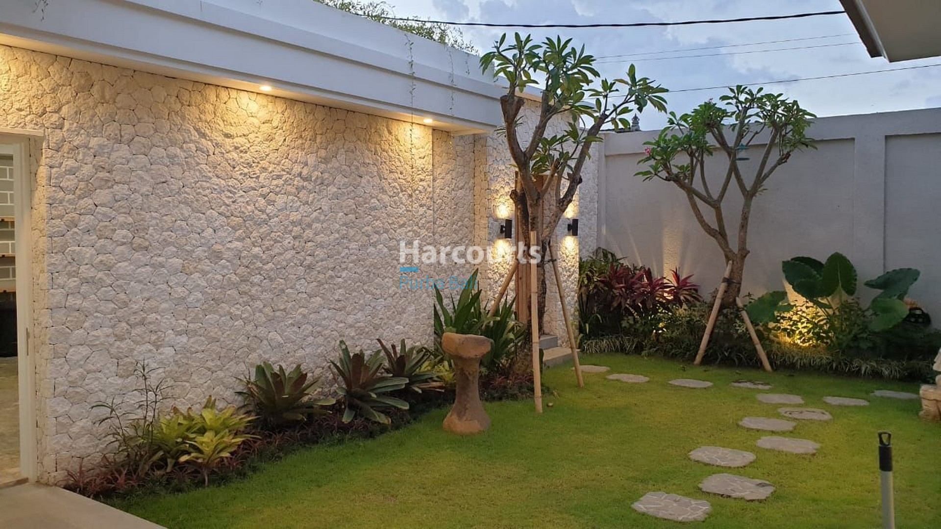 Contemporary Villa in Kerobokan Bali, Gunung Salak