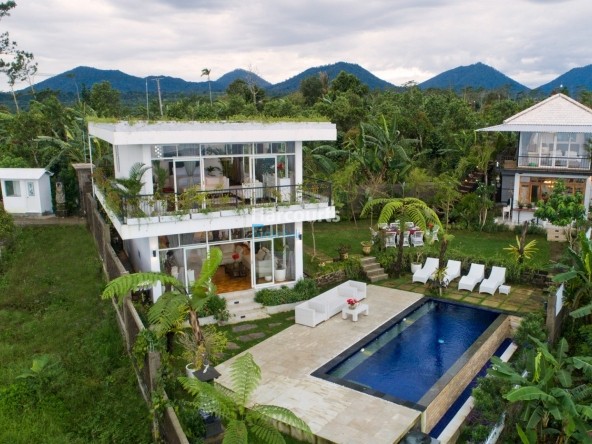 Mountain & Ocean View Luxury Villa in North Bali - Munduk