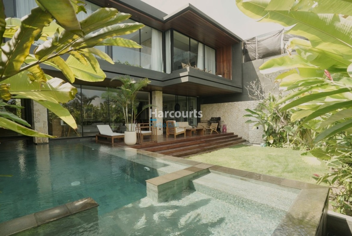 Located Melasti Ungasan This Swimming Pool