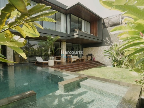 Located Melasti Ungasan This Swimming Pool