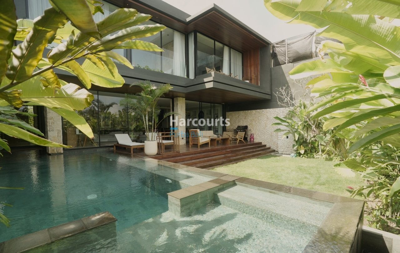 Located Melasti Ungasan This Swimming Pool