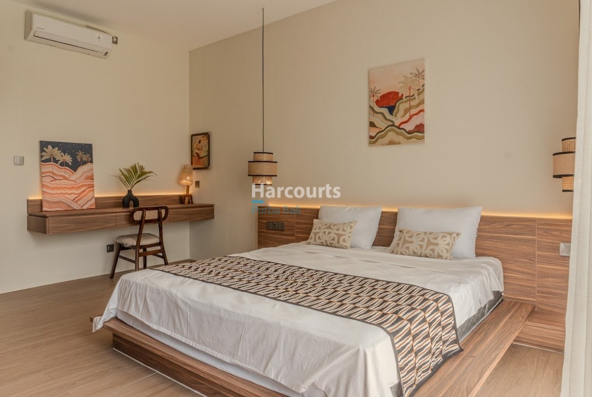 Located Serene Coastal Area Swimming Pool