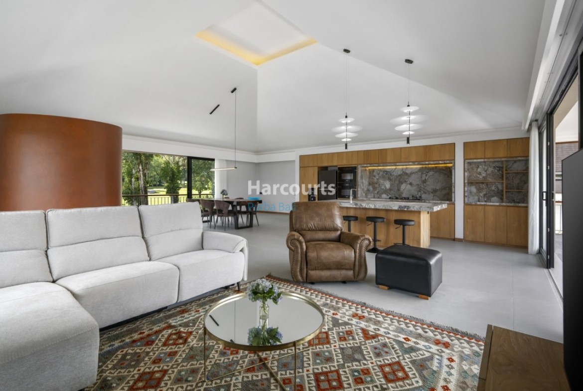 Nestled Within Breathtaking Highlands Freehold Ownership