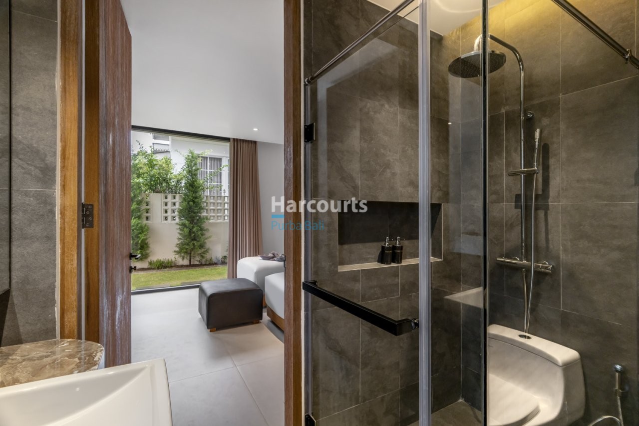 Nestled Within Breathtaking Highlands Freehold Ownership 1