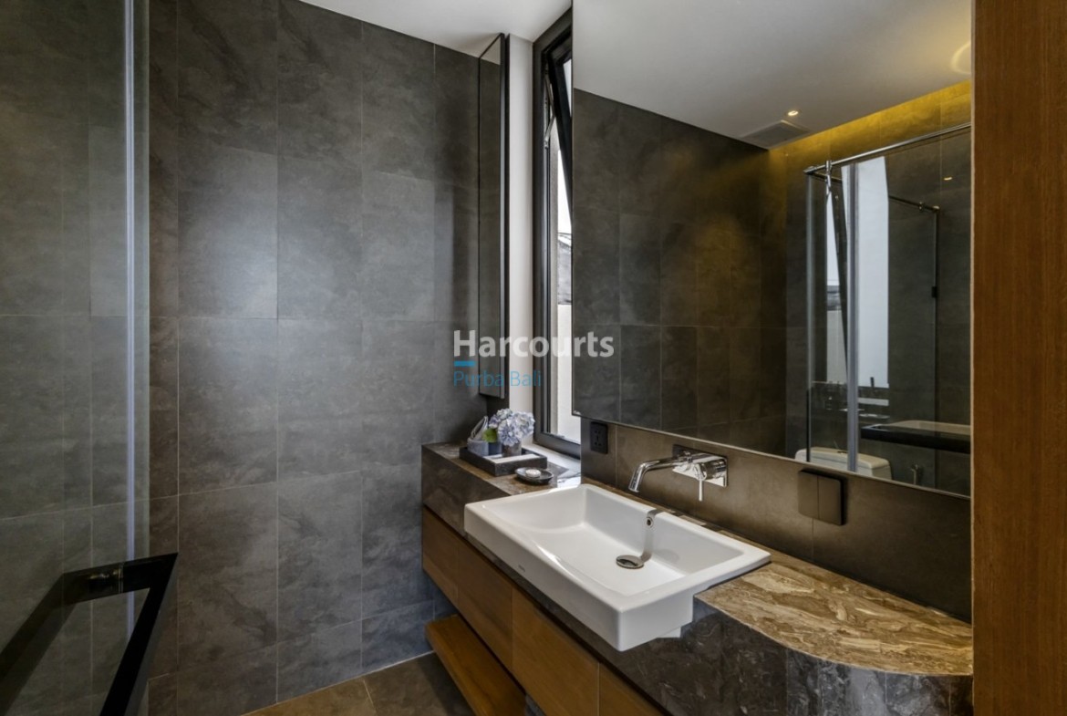 Nestled Within Breathtaking Highlands Luxury Living 1