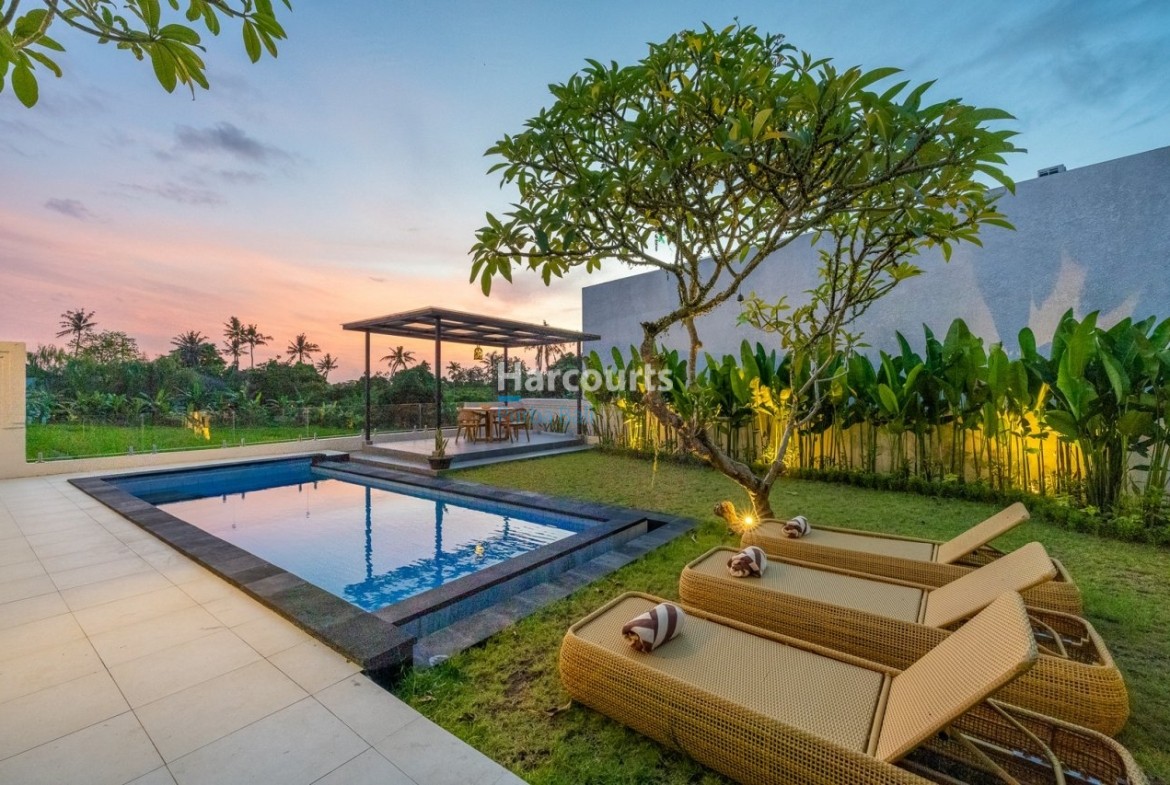 Set Evolving Neighborhood Tumbak Ocean Breeze