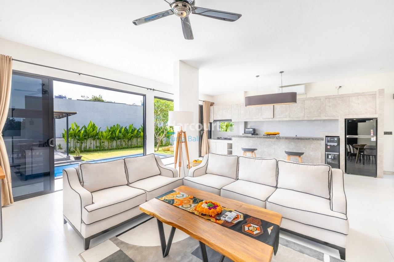 Set Evolving Neighborhood Tumbak Property Investment