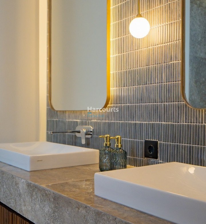 Stylishly Designed Freehold Villa Leasehold Opportunity