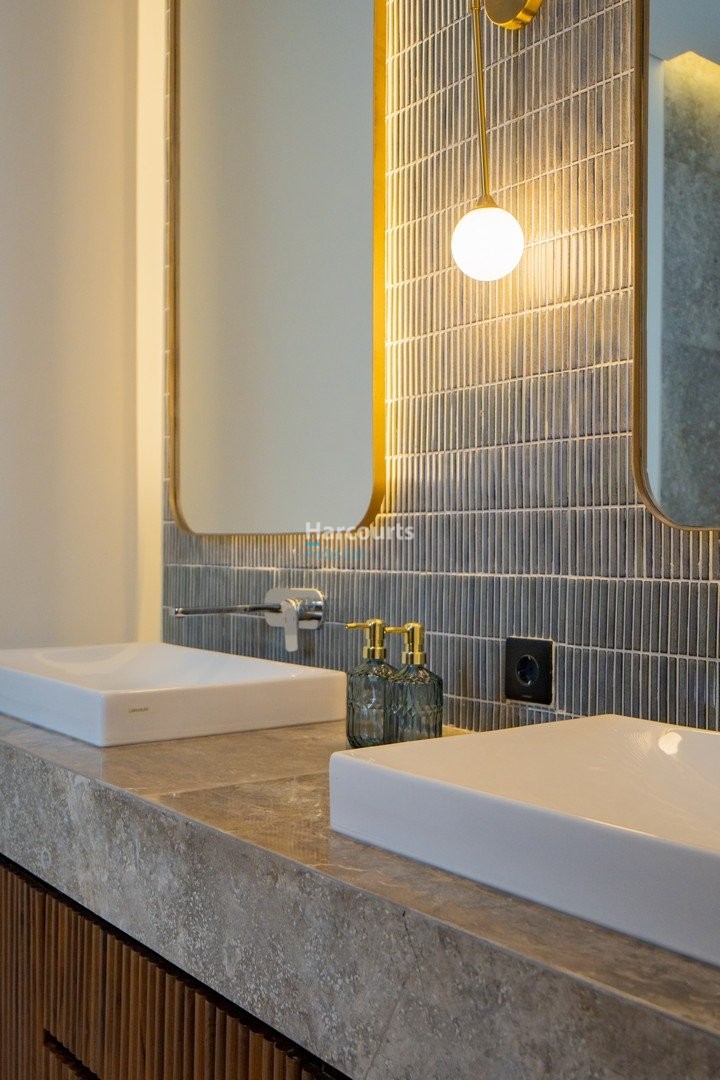 Stylishly Designed Freehold Villa Leasehold Opportunity