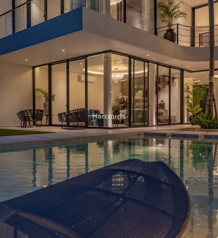 Stylishly Designed Freehold Villa Ocean Breeze