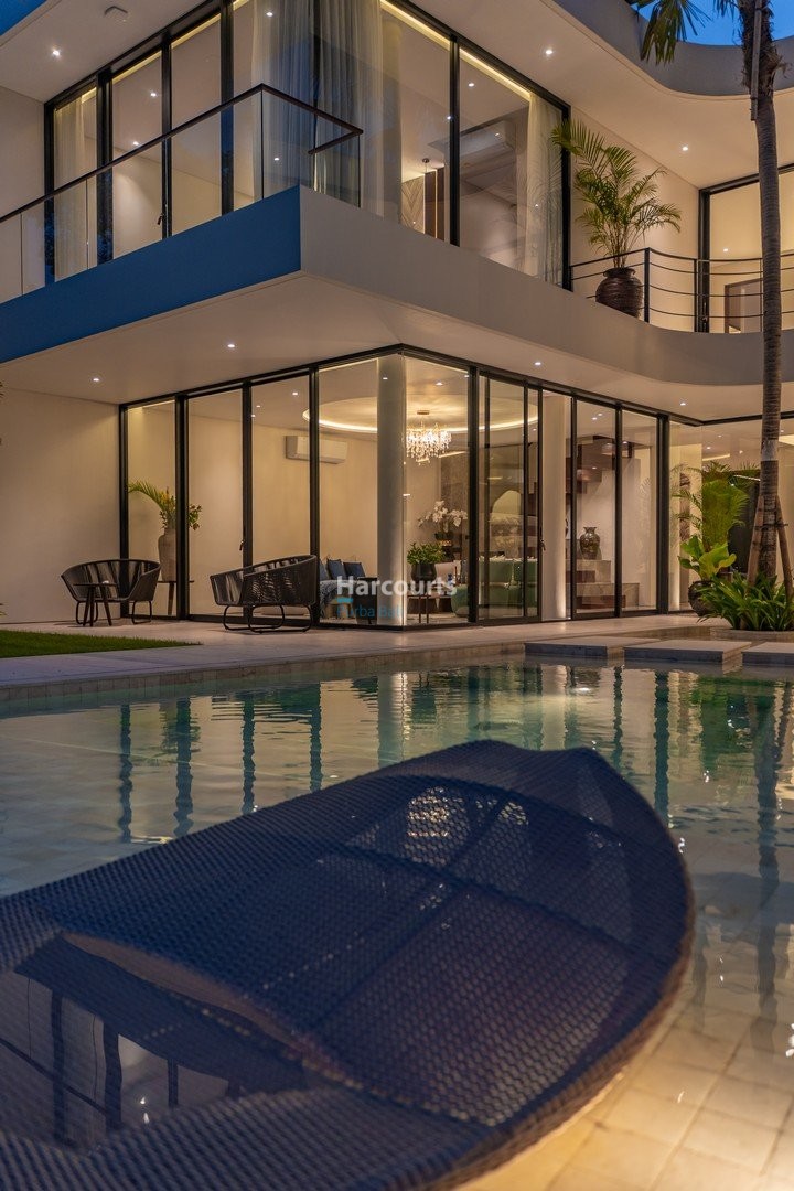 Stylishly Designed Freehold Villa Ocean Breeze