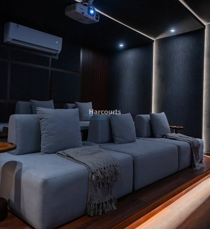 Stylishly Designed Freehold Villa Swimming Pool