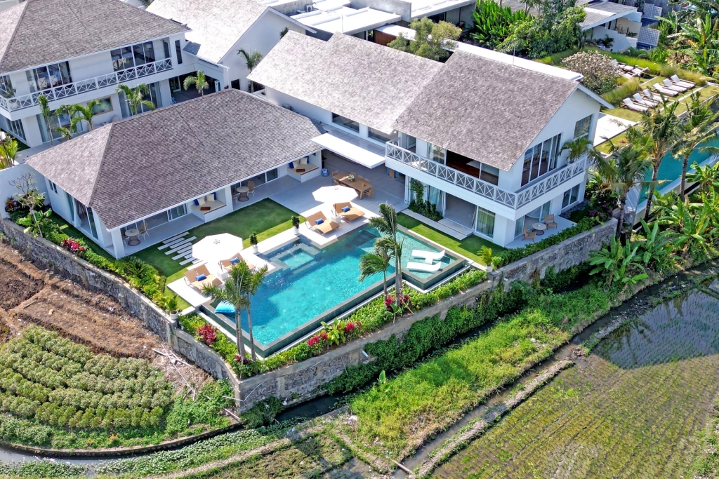 Top Shelf Family 4 Bedroom Leasehold Villa with Views