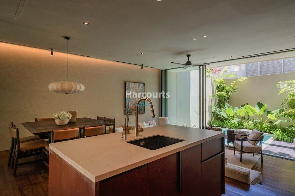 3 Bedroom Luxury Villa Berawa Ricefield View