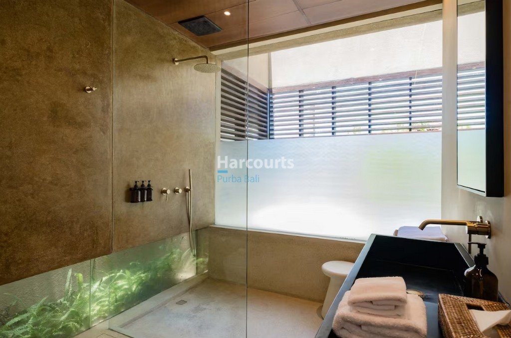 3 Bedroom Luxury Villa Berawa Tropical Modern