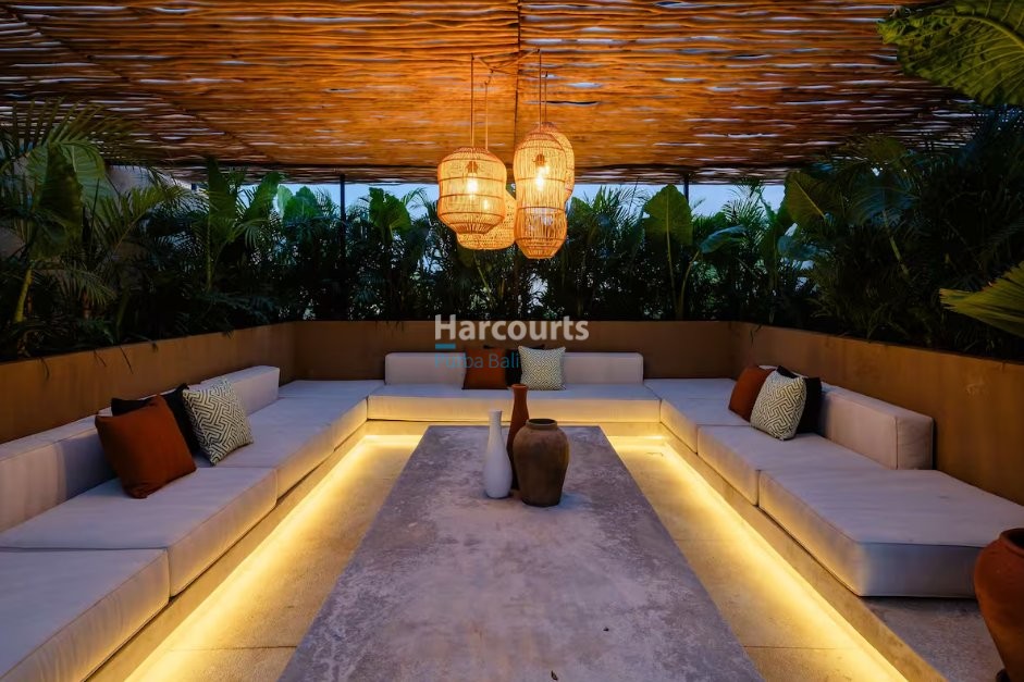 4 Bedroom Luxury Villa Beachside For Sale