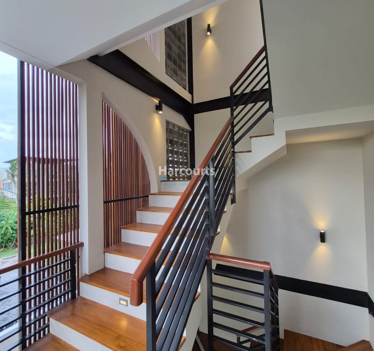 Located Beautiful Surroundings Pantai Tropical Modern