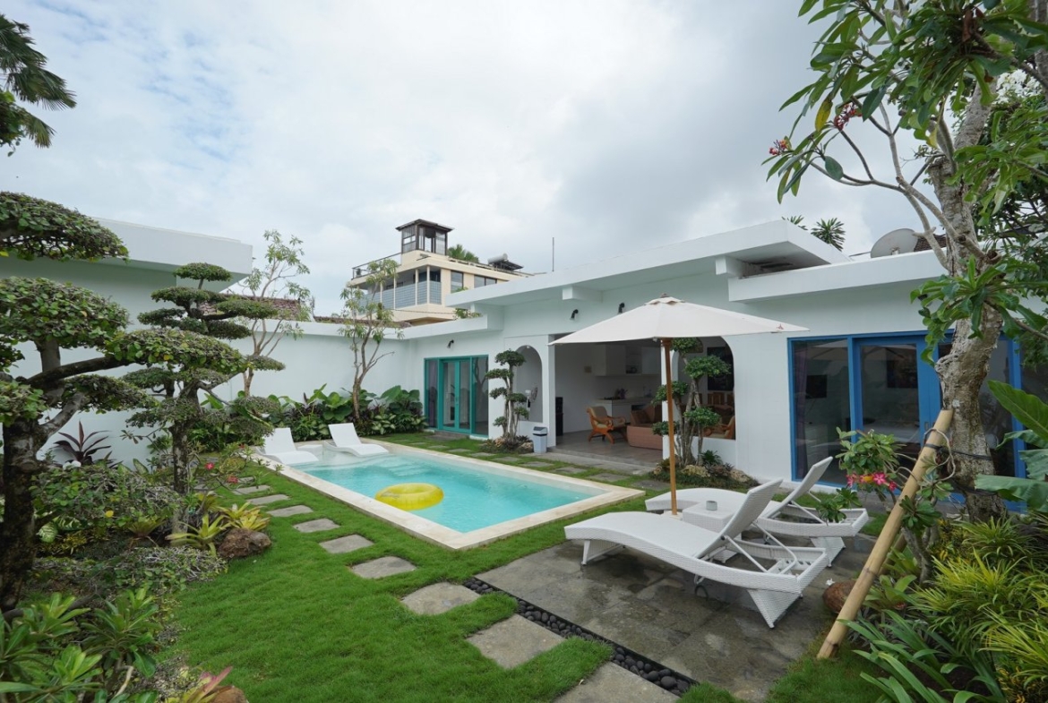 Entertainment Balis Balinese Restaurants Beaches Luxury