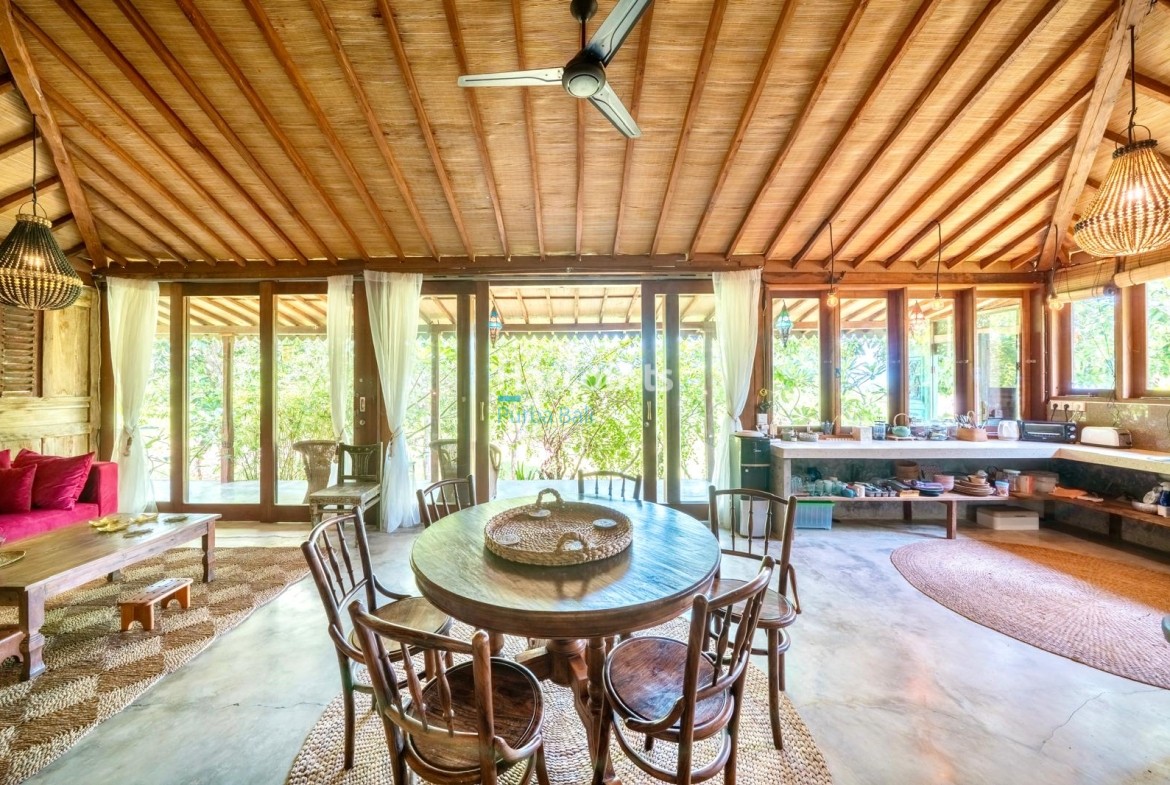 Sounds Rare Holiday Treasures Smaller View