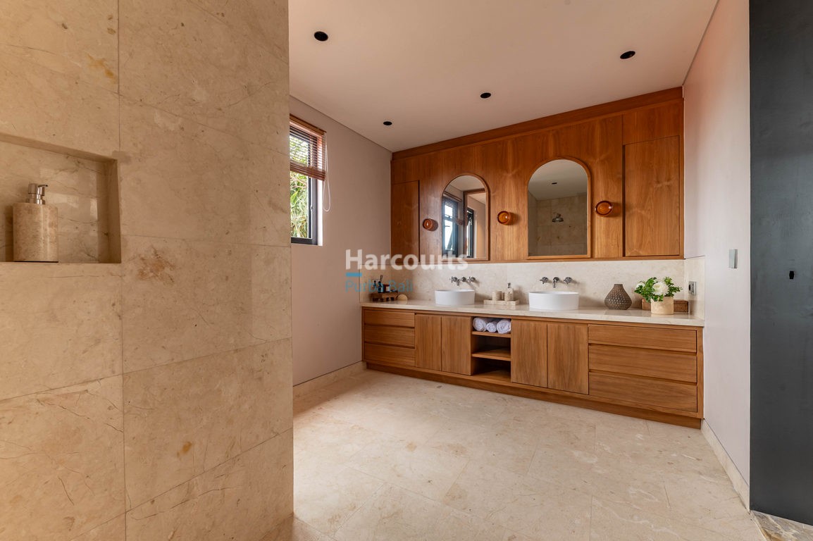 set-tranquil-residential-enclave-leasehold-opportunity