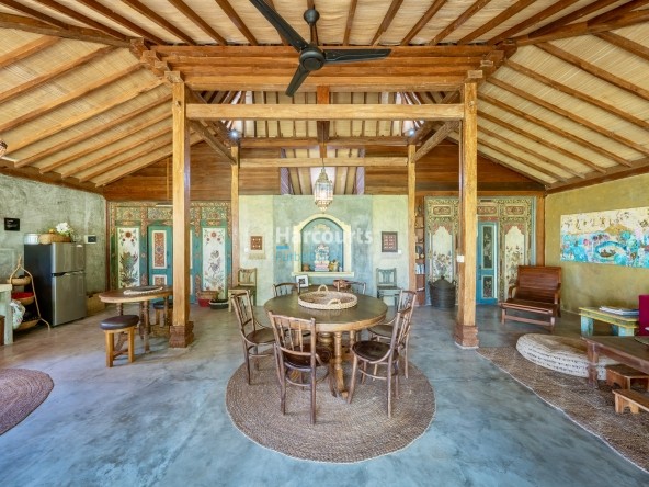 Luxury Joglo More Non Existent Pool Step