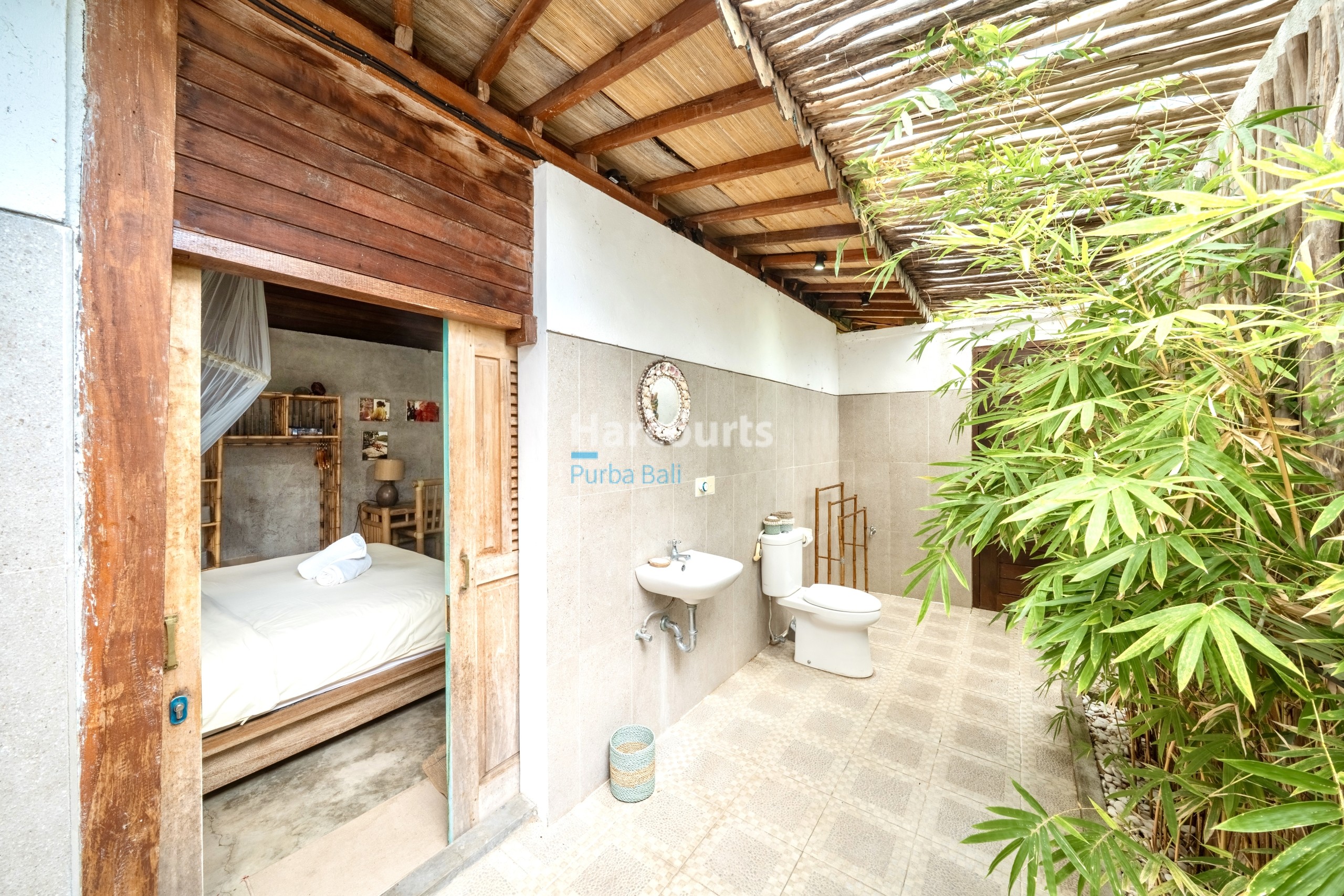 Filled Comes Serene Lembongan Situated Pool