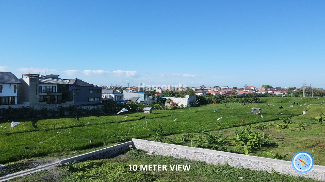 Setting Generous Houses