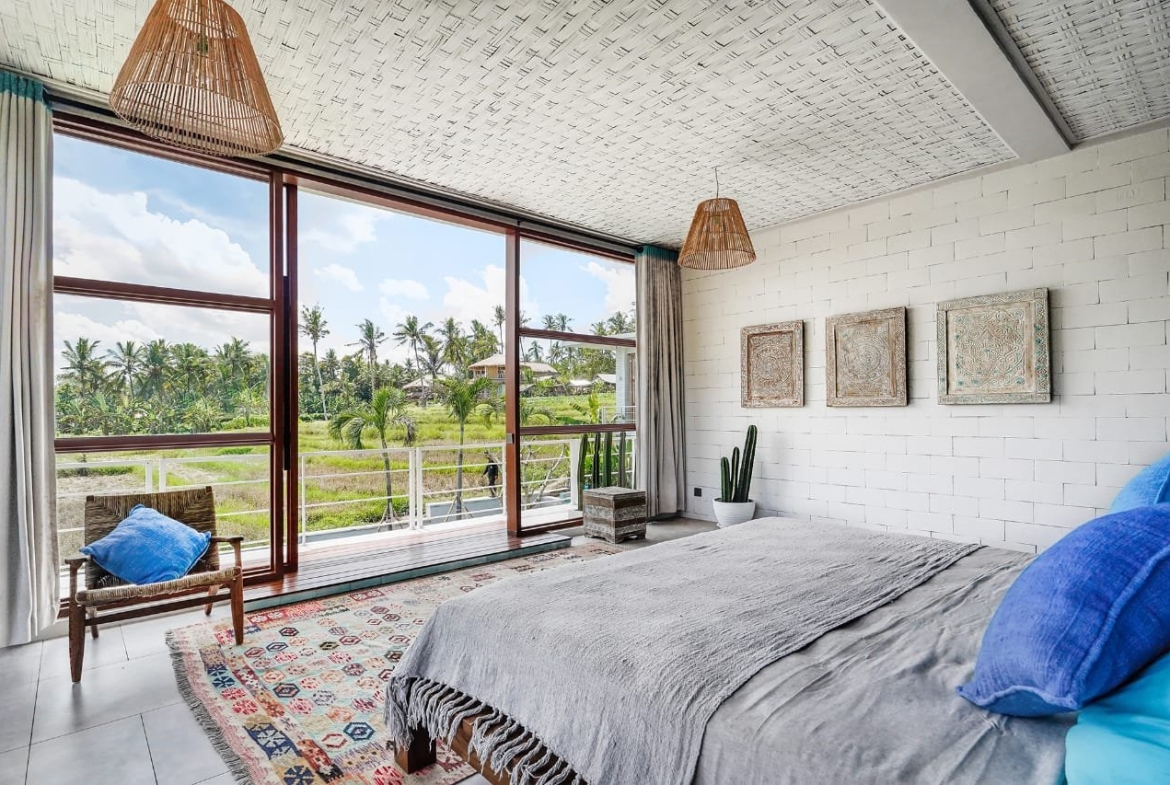 Fully Equipped Private Serene Beach Bathrooms View