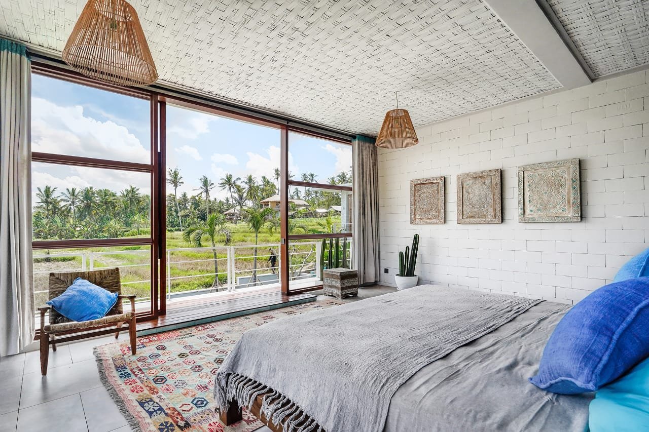 Fully Equipped Private Serene Beach Bathrooms View